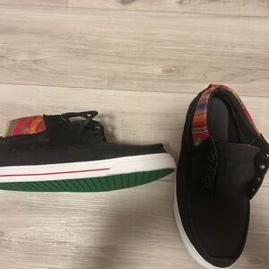 NWOT Men’s 8/8.5 grey Sanuk Boat Shoe